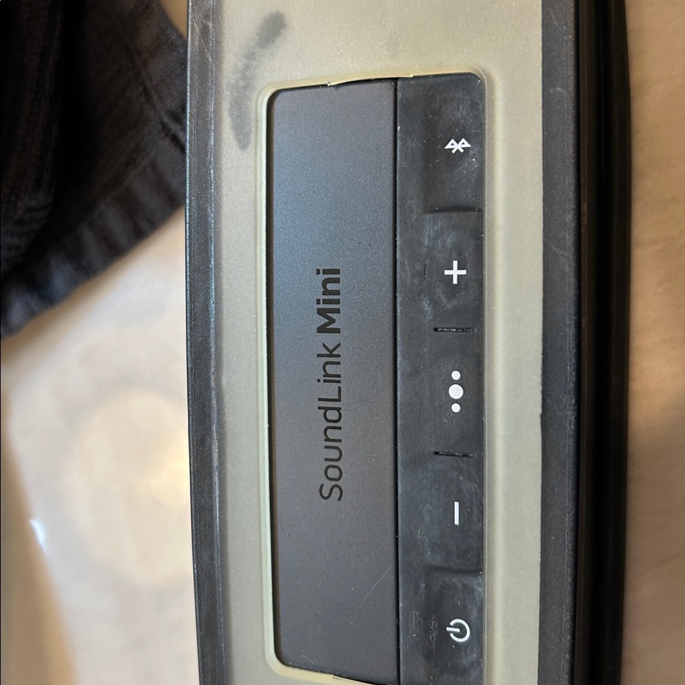 Bose SoundLink Mini II Wireless Portable Bluetooth Speaker 416912 - Picture 4 of 6